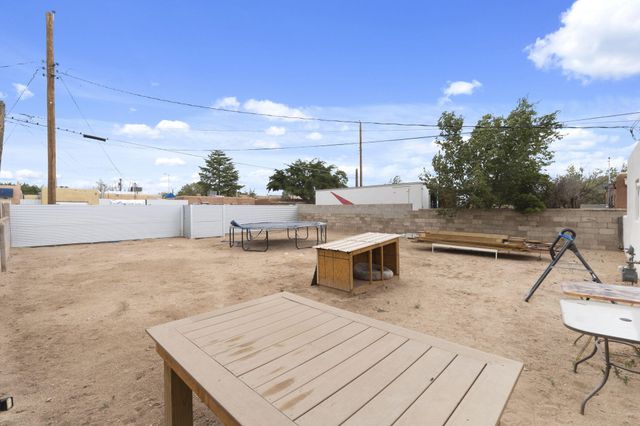 438 Truman Street NE, Albuquerque, NM 87108