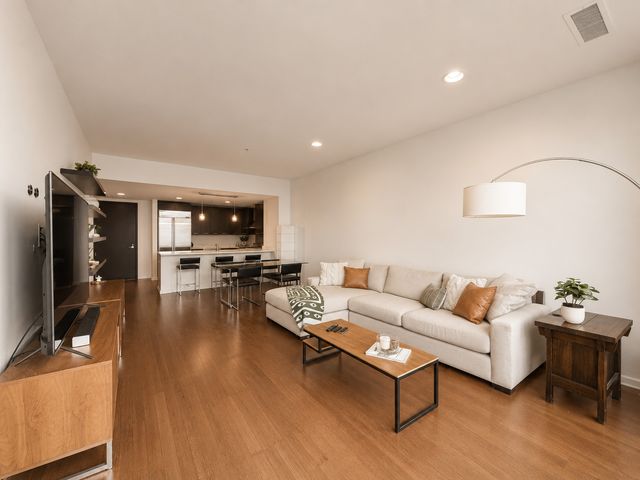 240 E Illinois Street 2706, Chicago, IL 60611