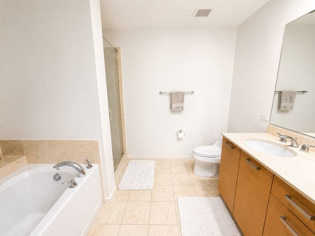 240 E Illinois Street 2706, Chicago, IL 60611
