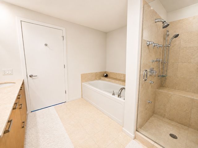 240 E Illinois Street 2706, Chicago, IL 60611