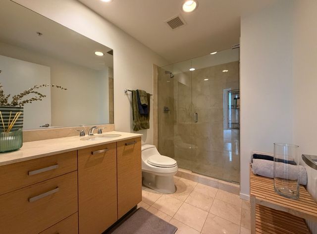 240 E Illinois Street 2706, Chicago, IL 60611