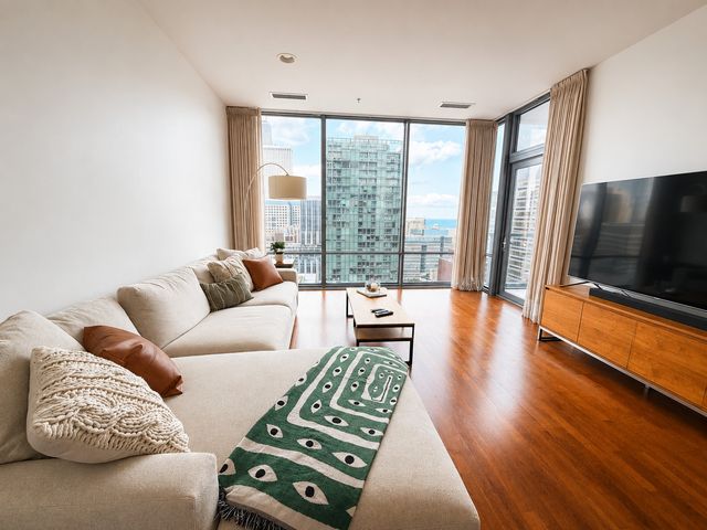 240 E Illinois Street 2706, Chicago, IL 60611