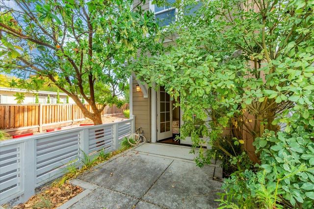 2041 Atlas Loop, Mountain View, CA 94043