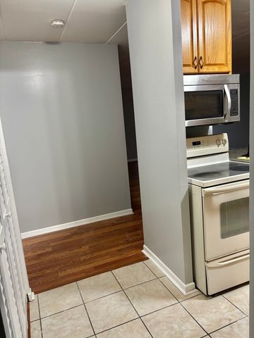 18 E Old Willow Road 425N, Prospect Heights, IL 60070