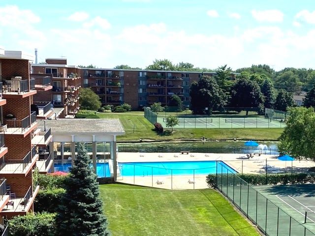 18 E Old Willow Road 425N, Prospect Heights, IL 60070