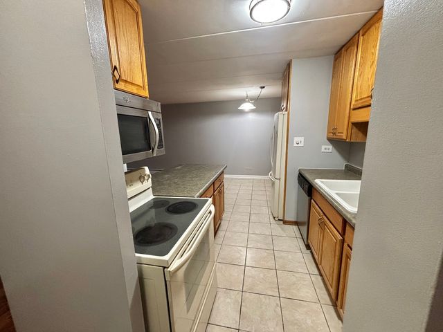18 E Old Willow Road 425N, Prospect Heights, IL 60070