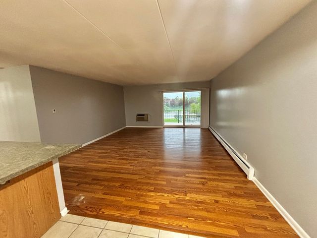 18 E Old Willow Road 425N, Prospect Heights, IL 60070