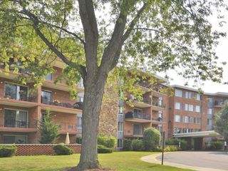 18 E Old Willow Road 425N, Prospect Heights, IL 60070