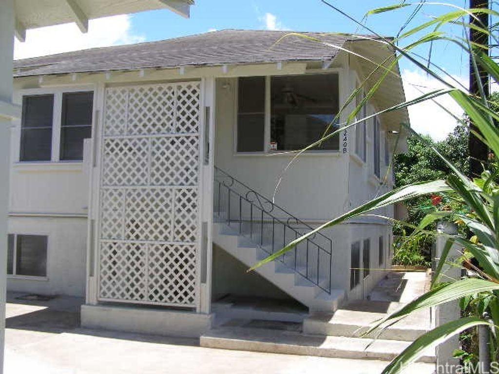 1240 Palamea Lane B, Honolulu, HI 96817