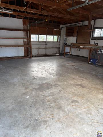 1305 NE Atchison AVE, Topeka, KS 66616