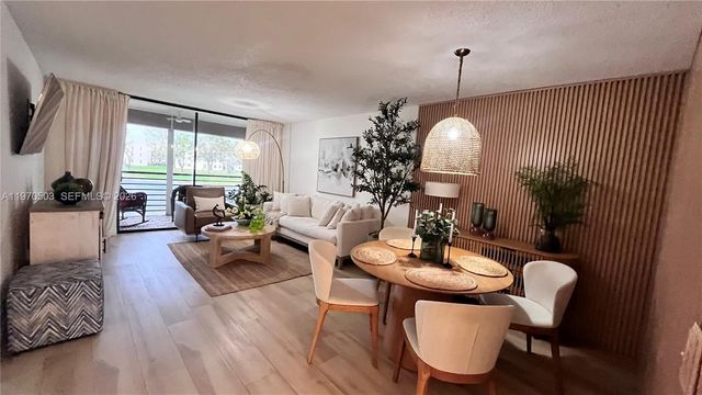 10303 Sunrise Lakes Blvd 211, Sunrise, FL 33322