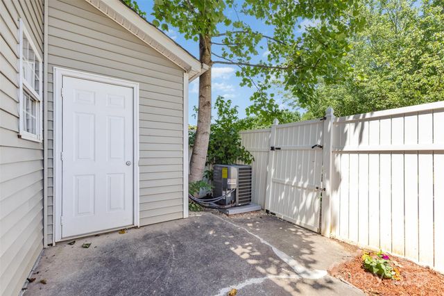 9664 Littleleaf Drive, Charlotte, NC 28215