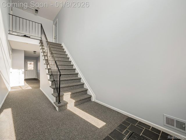 801 W Long Lake Road 4, Bloomfield Hills, MI 48302