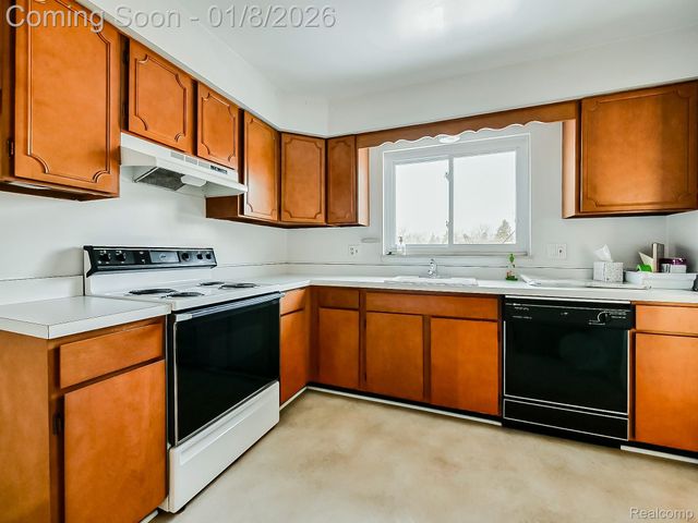 801 W Long Lake Road 4, Bloomfield Hills, MI 48302