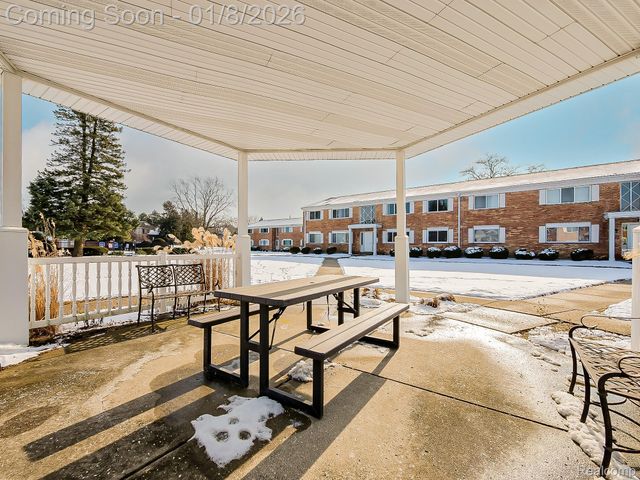 801 W Long Lake Road 4, Bloomfield Hills, MI 48302