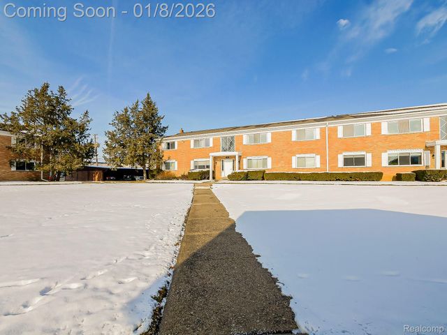 801 W Long Lake Road 4, Bloomfield Hills, MI 48302