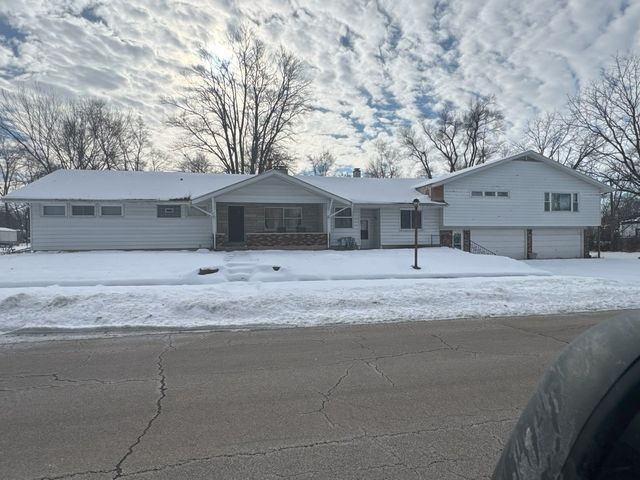 704 W McKinley Street, Harvard, IL 60033