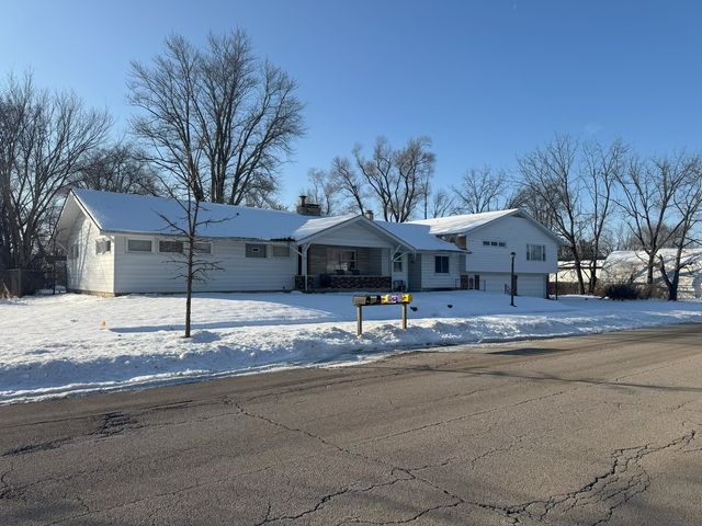 704 W McKinley Street, Harvard, IL 60033