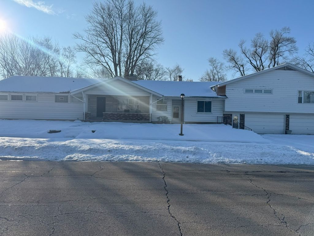 704 W McKinley Street, Harvard, IL 60033