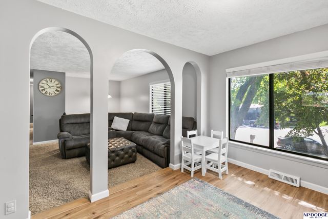 14220 Drexel Circle, Omaha, NE 68137