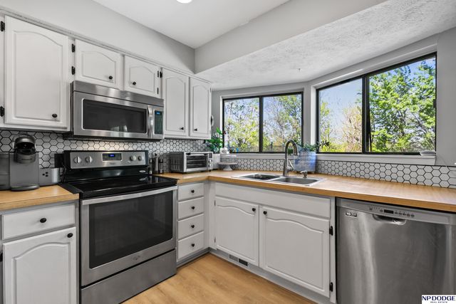 14220 Drexel Circle, Omaha, NE 68137
