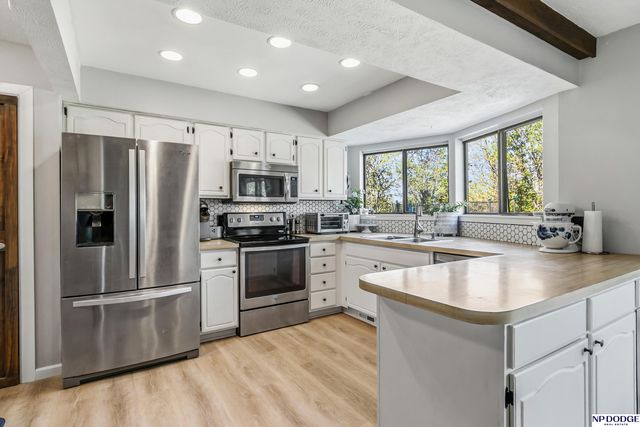 14220 Drexel Circle, Omaha, NE 68137