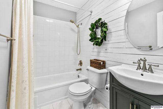 14220 Drexel Circle, Omaha, NE 68137
