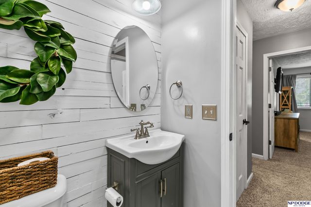 14220 Drexel Circle, Omaha, NE 68137