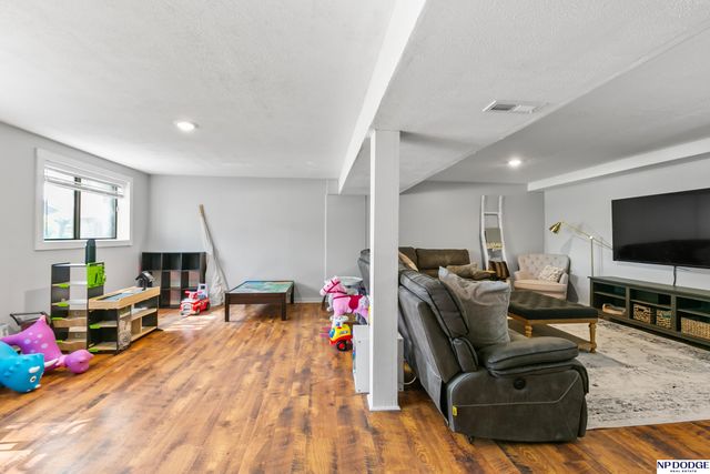 14220 Drexel Circle, Omaha, NE 68137