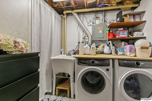 14220 Drexel Circle, Omaha, NE 68137