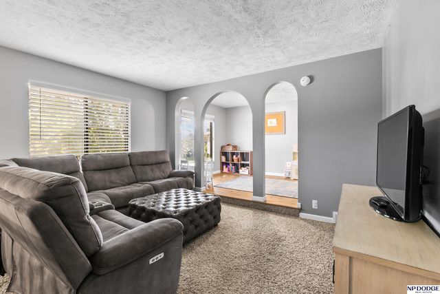 14220 Drexel Circle, Omaha, NE 68137