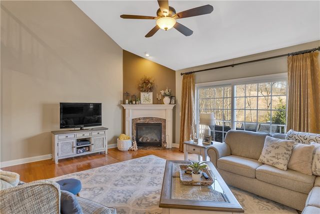1403 Torrey Pine Dr, Adams Twp, PA 16046