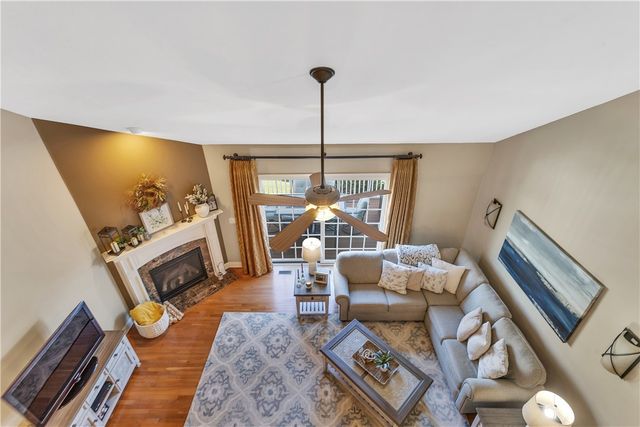 1403 Torrey Pine Dr, Adams Twp, PA 16046