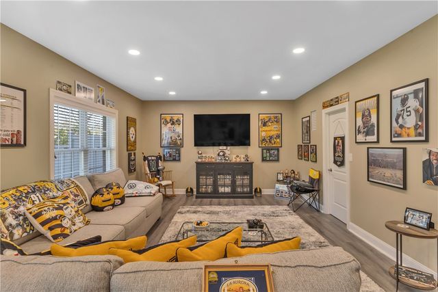 1403 Torrey Pine Dr, Adams Twp, PA 16046