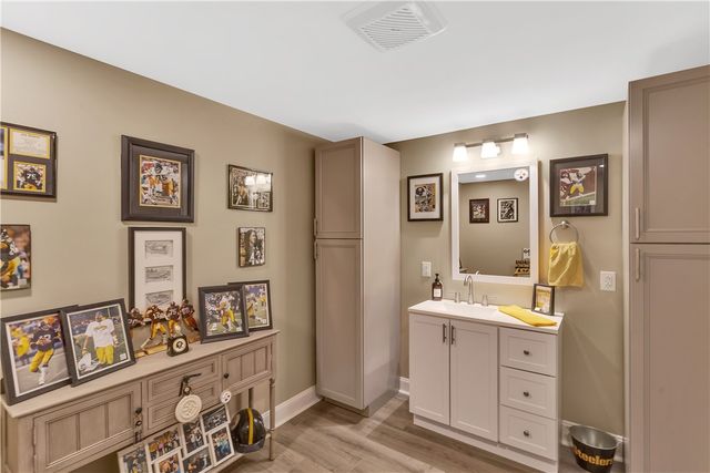 1403 Torrey Pine Dr, Adams Twp, PA 16046