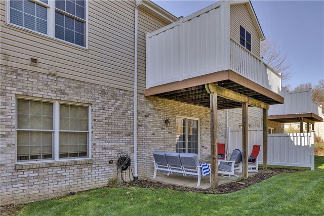 1403 Torrey Pine Dr, Adams Twp, PA 16046