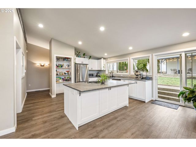 1215 Ne 157TH Ave, Portland, OR 97230