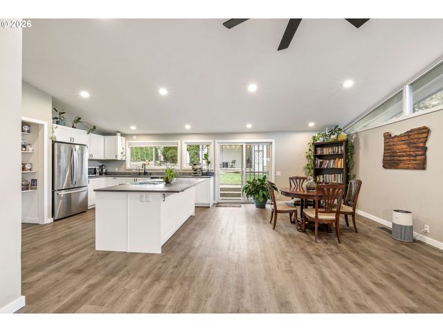 1215 Ne 157TH Ave, Portland, OR 97230