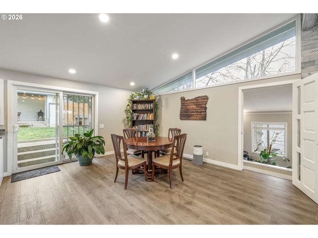 1215 Ne 157TH Ave, Portland, OR 97230