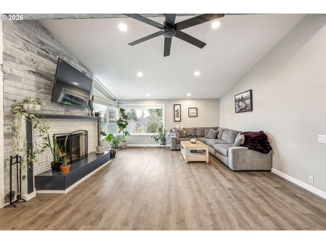 1215 Ne 157TH Ave, Portland, OR 97230