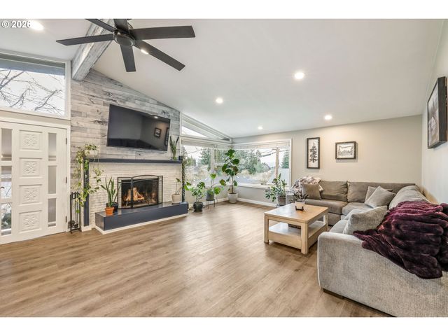 1215 Ne 157TH Ave, Portland, OR 97230