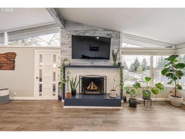 1215 Ne 157TH Ave, Portland, OR 97230