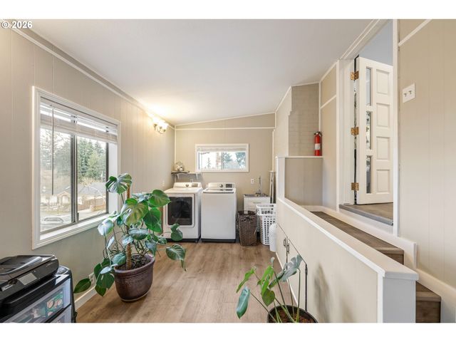 1215 Ne 157TH Ave, Portland, OR 97230