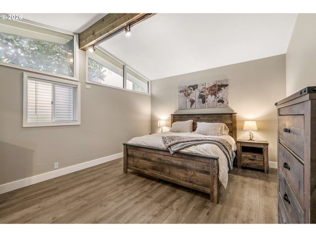 1215 Ne 157TH Ave, Portland, OR 97230