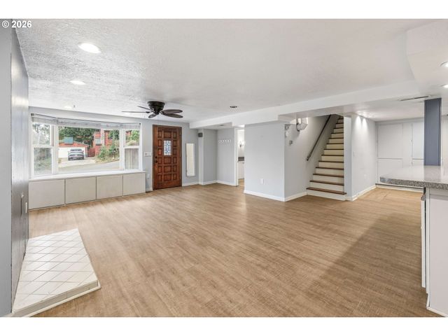 1215 Ne 157TH Ave, Portland, OR 97230