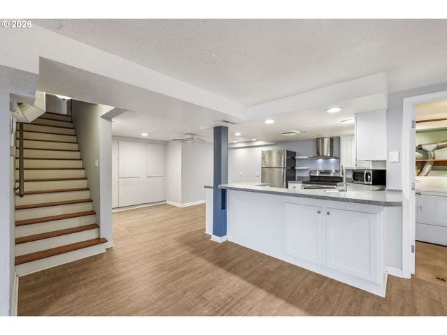 1215 Ne 157TH Ave, Portland, OR 97230