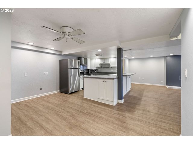 1215 Ne 157TH Ave, Portland, OR 97230