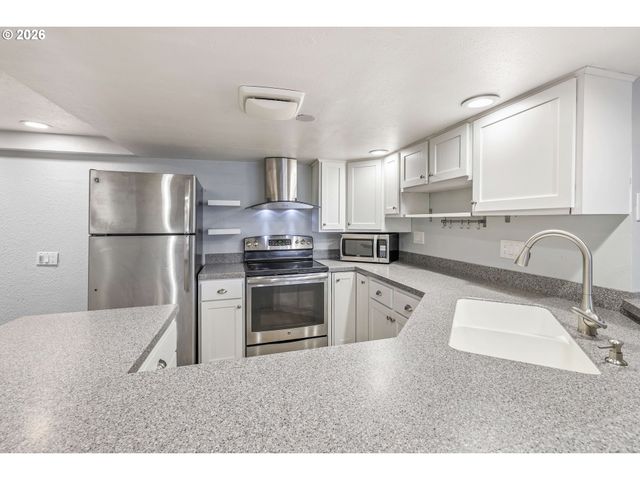 1215 Ne 157TH Ave, Portland, OR 97230