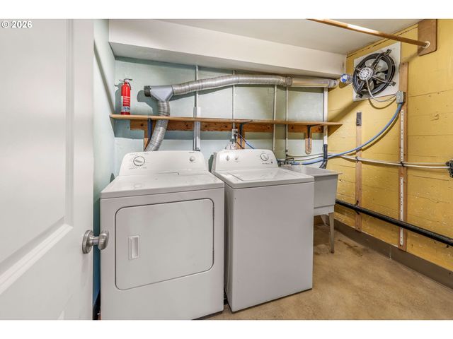 1215 Ne 157TH Ave, Portland, OR 97230