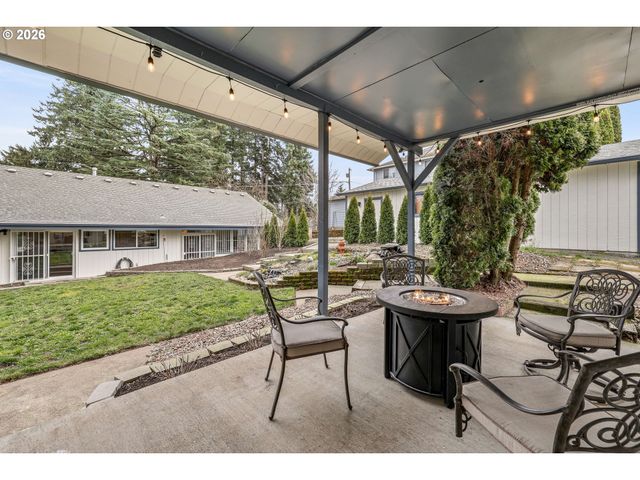 1215 Ne 157TH Ave, Portland, OR 97230